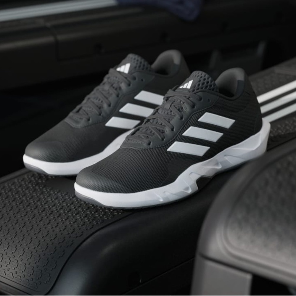 NWT! Adidas Men’s AMPLIMOVE Core Black/Cloud White/Grey Six TRAINING SHOES 9.5